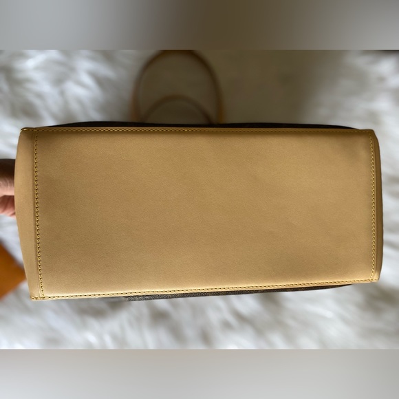 Louis Vuitton Monogram Cabas Messo - Picture 14 of 16